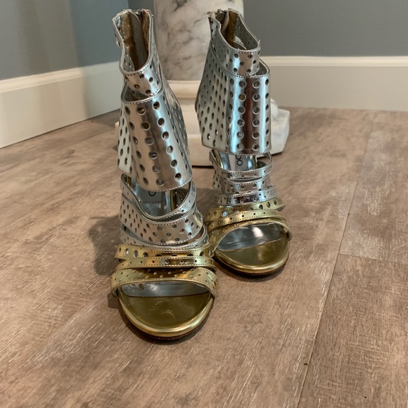 Jimmy Choo Malika Metallic Pumps - Picture 7 of 8